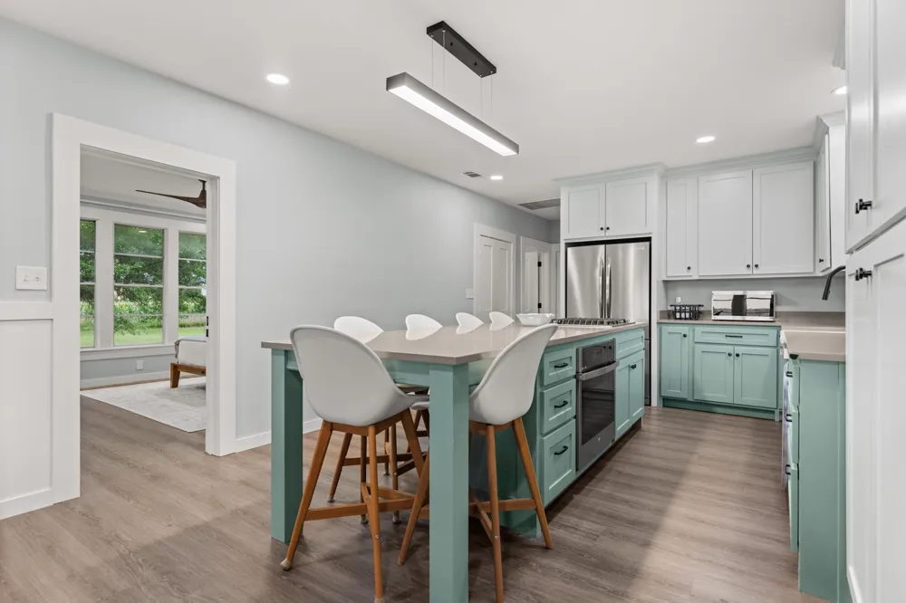 300 Grellhesl West, TX 76691