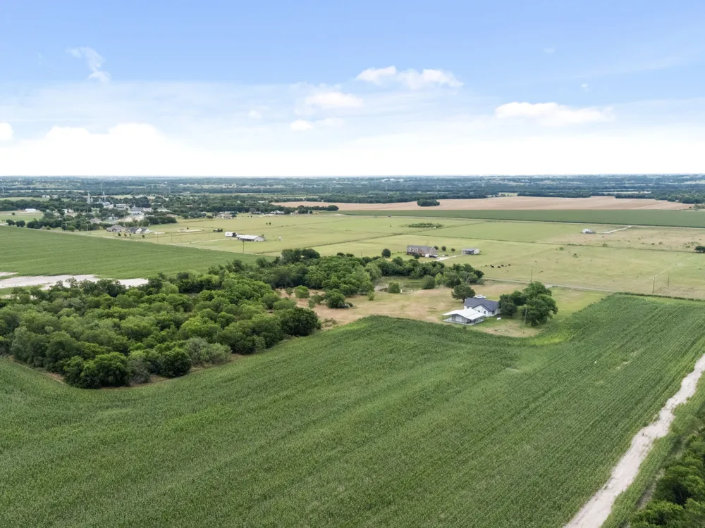 300 Grellhesl West, TX 76691