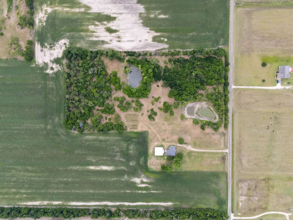 300 Grellhesl West, TX 76691