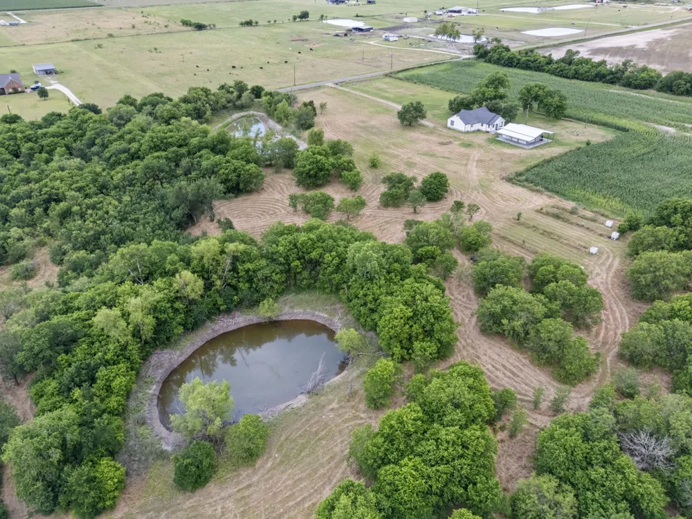300 Grellhesl West, TX 76691