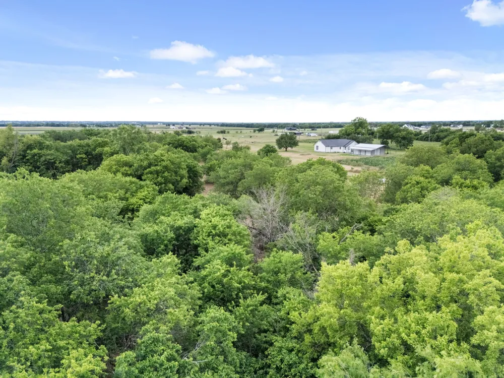 300 Grellhesl West, TX 76691