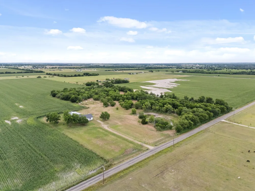 300 Grellhesl West, TX 76691