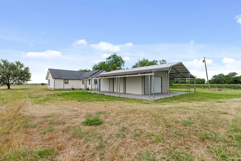 300 Grellhesl West, TX 76691