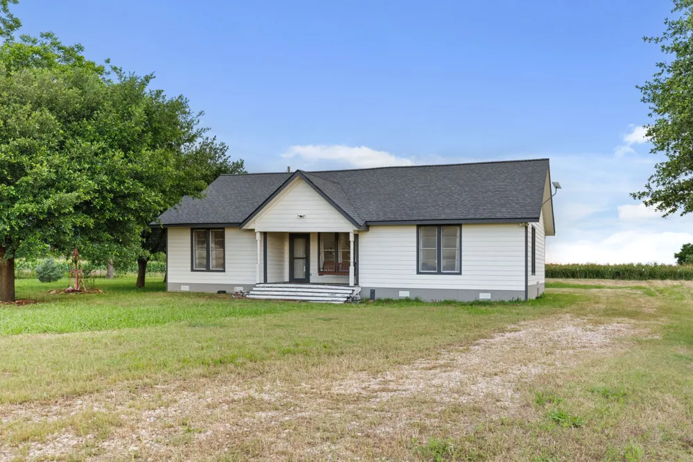 300 Grellhesl West, TX 76691