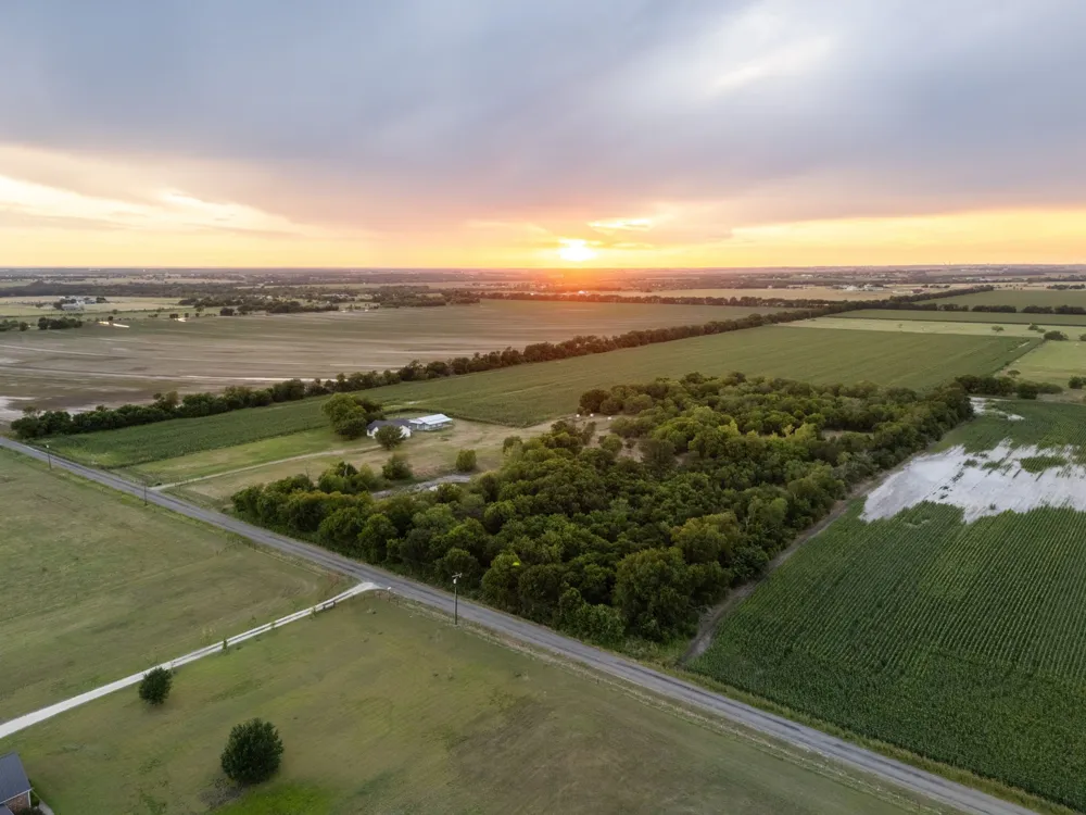 300 Grellhesl West, TX 76691