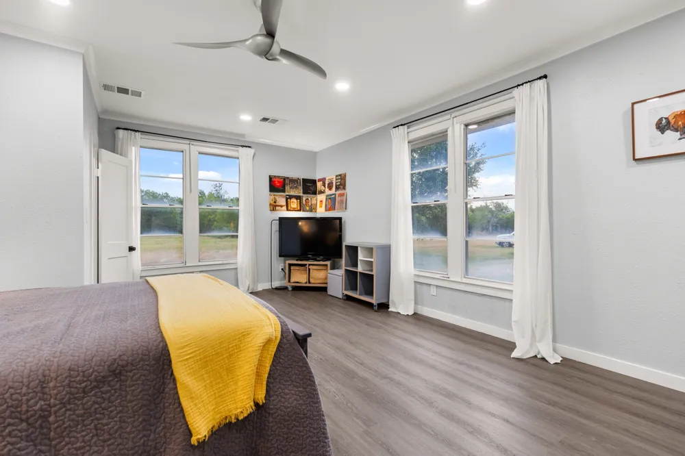 300 Grellhesl West, TX 76691