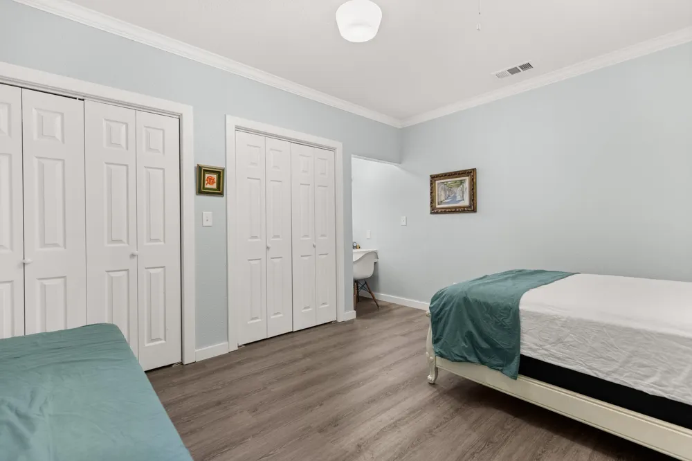 300 Grellhesl West, TX 76691