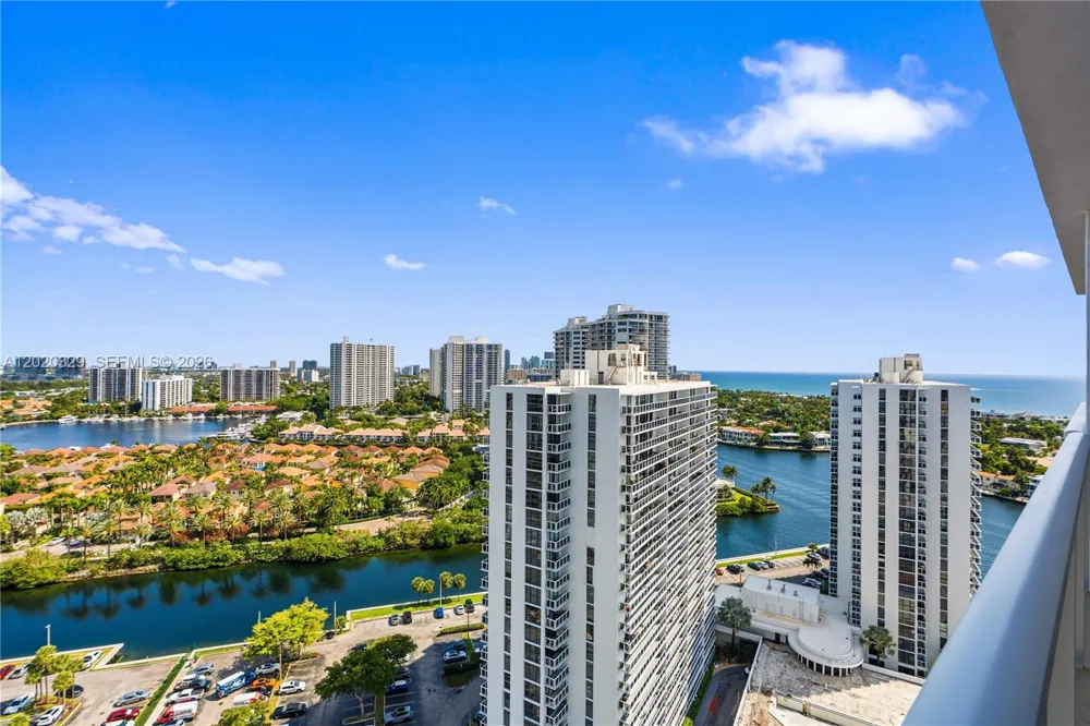 20281 E Country Club Dr #2101 Aventura, FL 33180