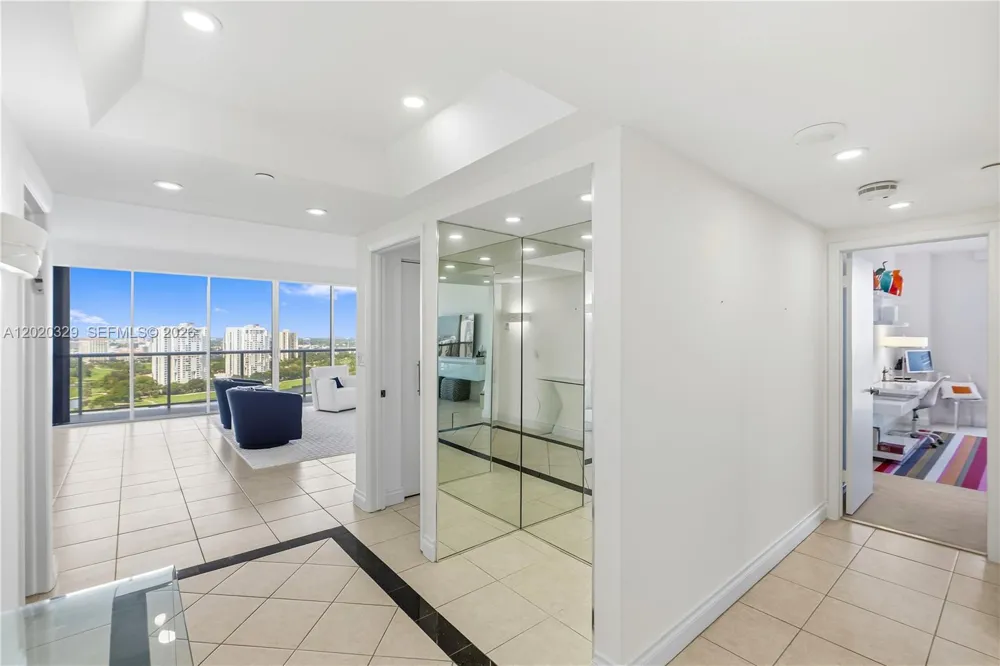 20281 E Country Club Dr #2101 Aventura, FL 33180
