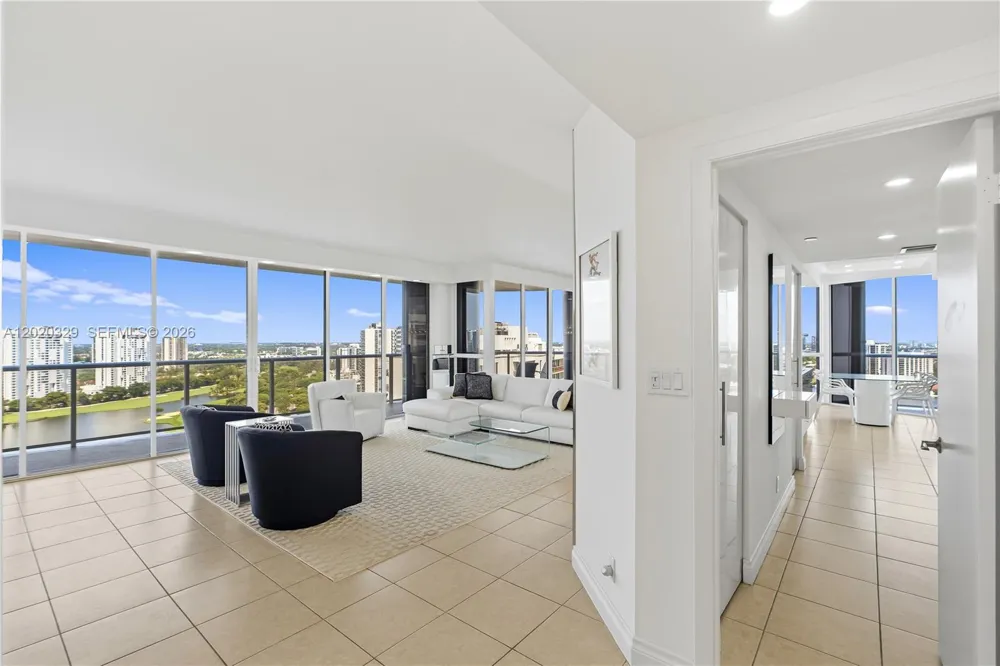 20281 E Country Club Dr #2101 Aventura, FL 33180