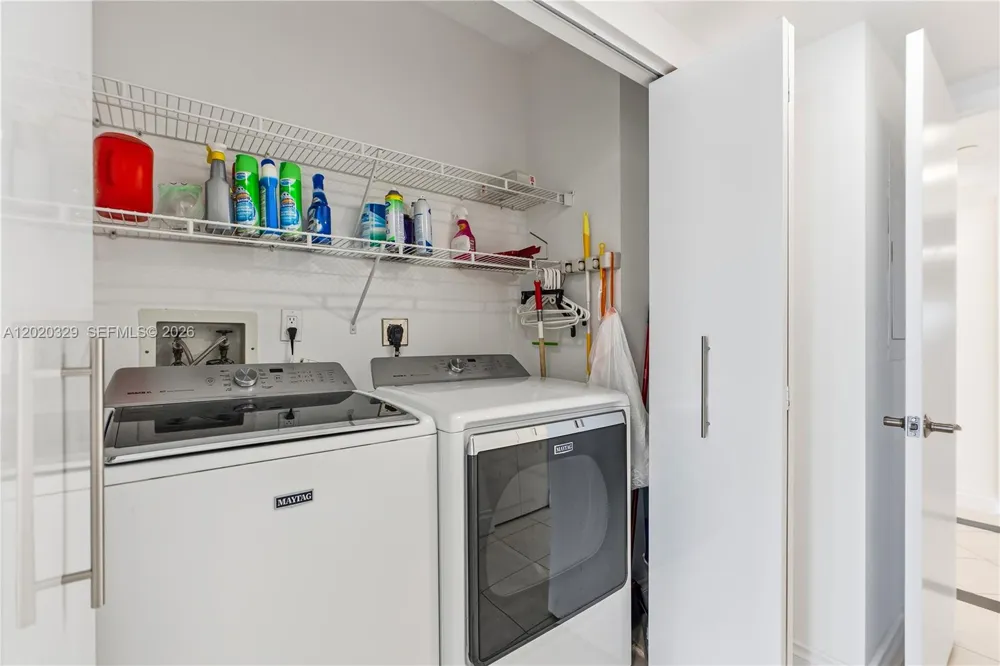 20281 E Country Club Dr #2101 Aventura, FL 33180