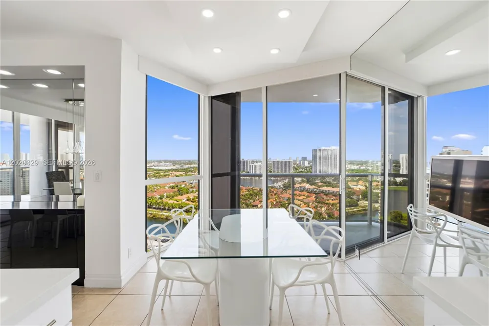 20281 E Country Club Dr #2101 Aventura, FL 33180