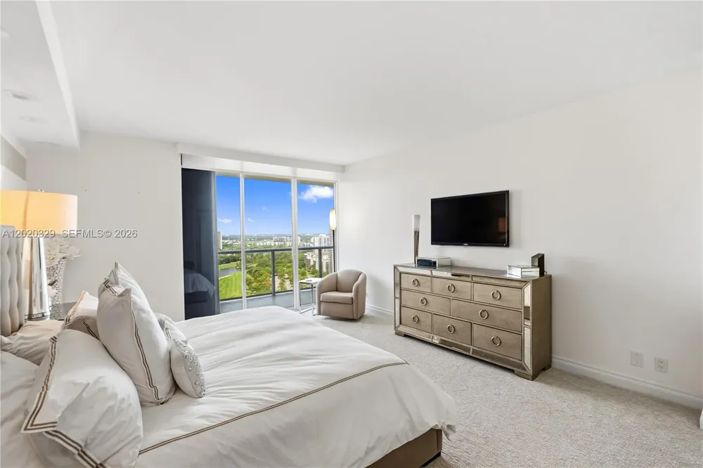 20281 E Country Club Dr #2101 Aventura, FL 33180
