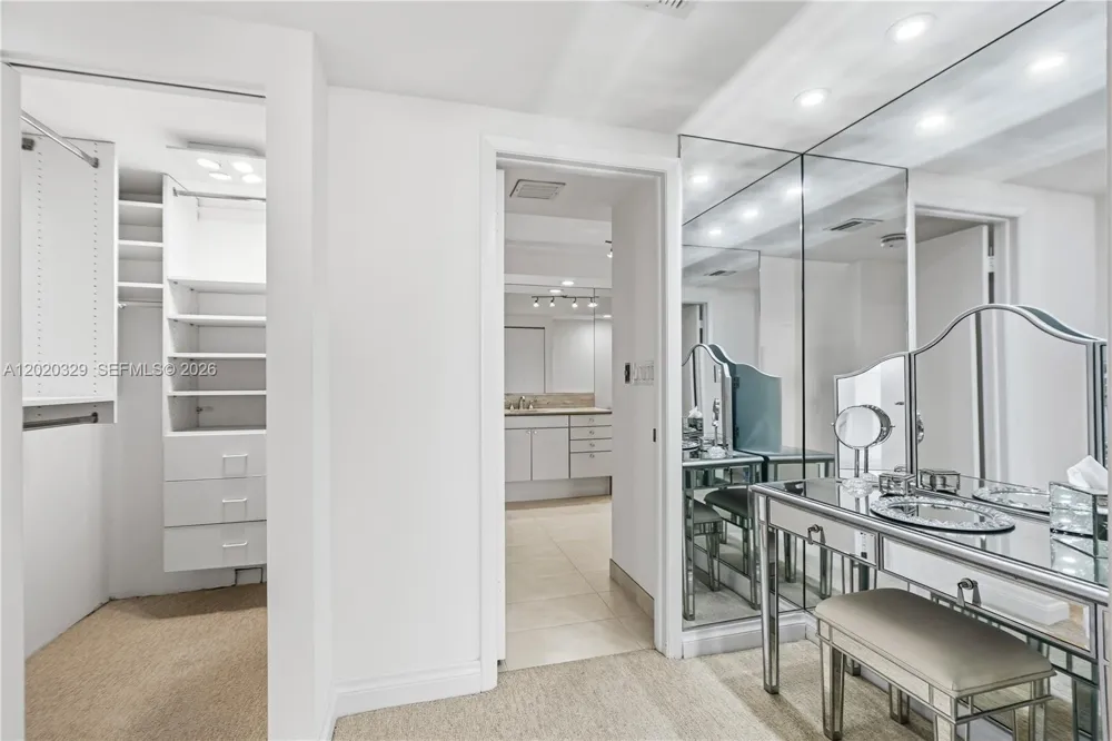 20281 E Country Club Dr #2101 Aventura, FL 33180