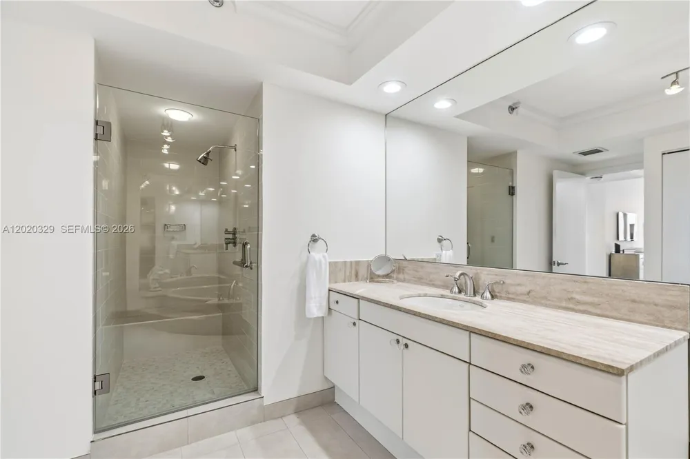 20281 E Country Club Dr #2101 Aventura, FL 33180