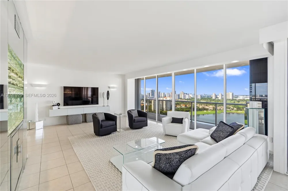 20281 E Country Club Dr #2101 Aventura, FL 33180
