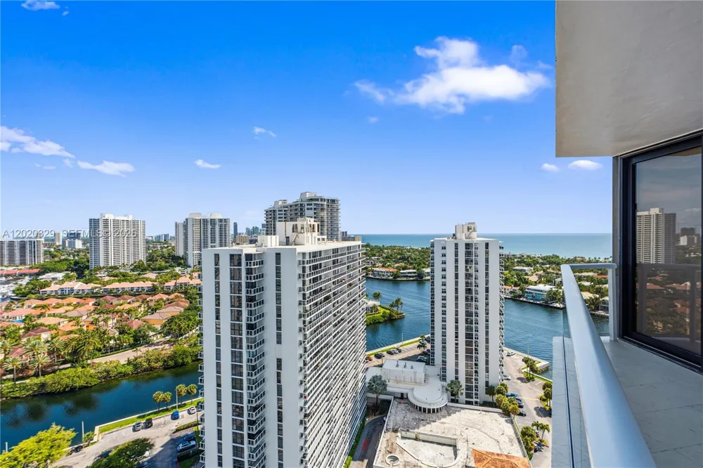 20281 E Country Club Dr #2101 Aventura, FL 33180