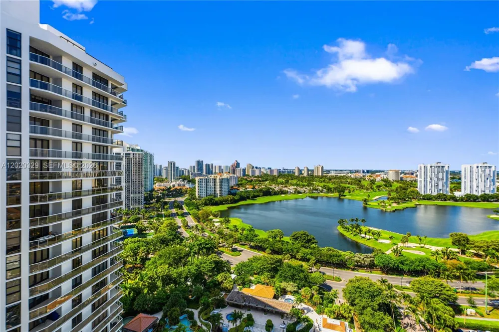 20281 E Country Club Dr #2101 Aventura, FL 33180