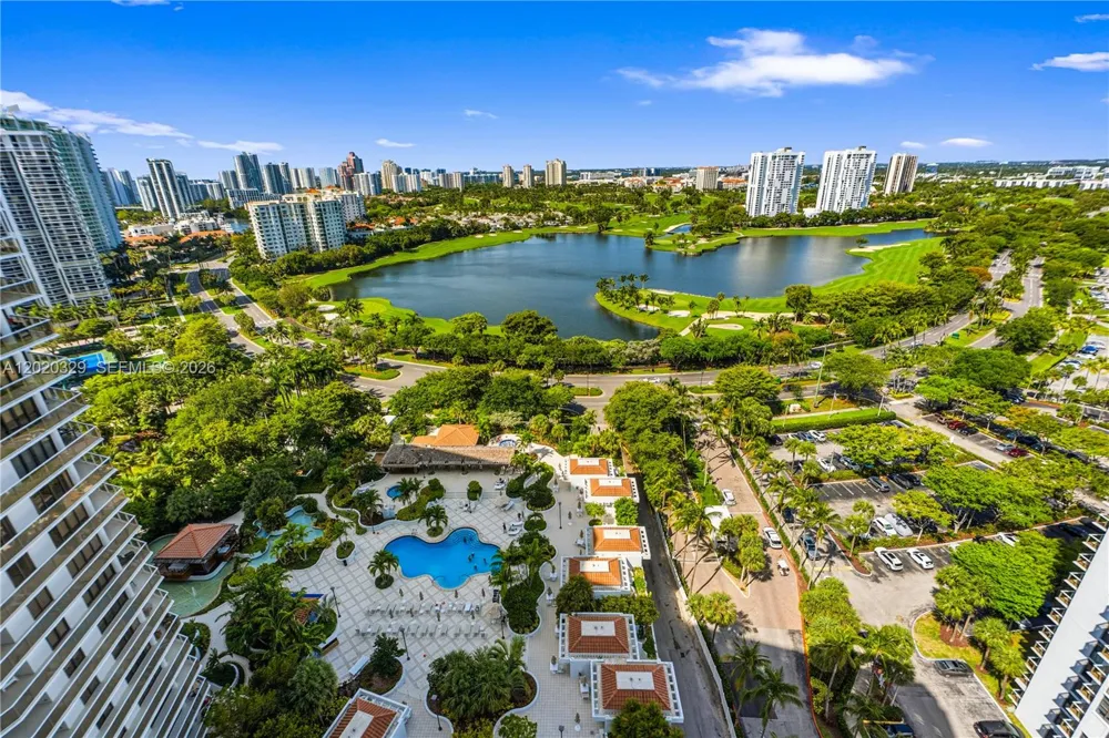 20281 E Country Club Dr #2101 Aventura, FL 33180