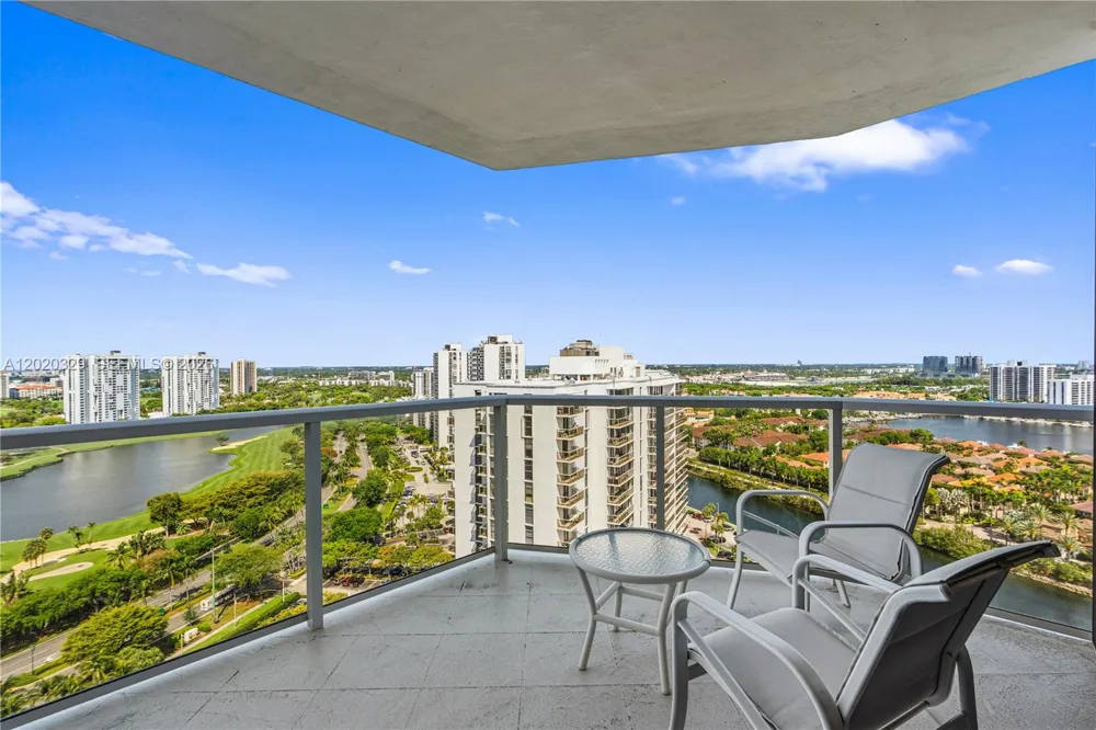 20281 E Country Club Dr #2101 Aventura, FL 33180