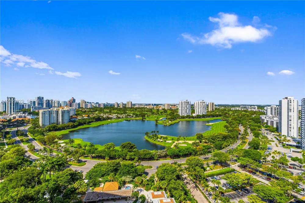 20281 E Country Club Dr #2101 Aventura, FL 33180