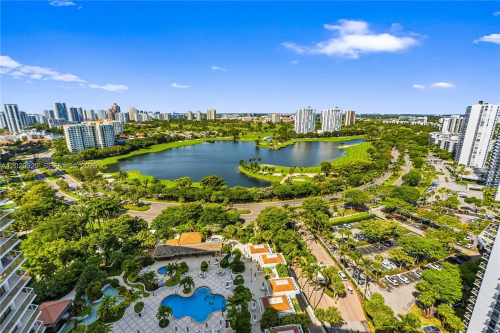 20281 E Country Club Dr #2101 Aventura, FL 33180