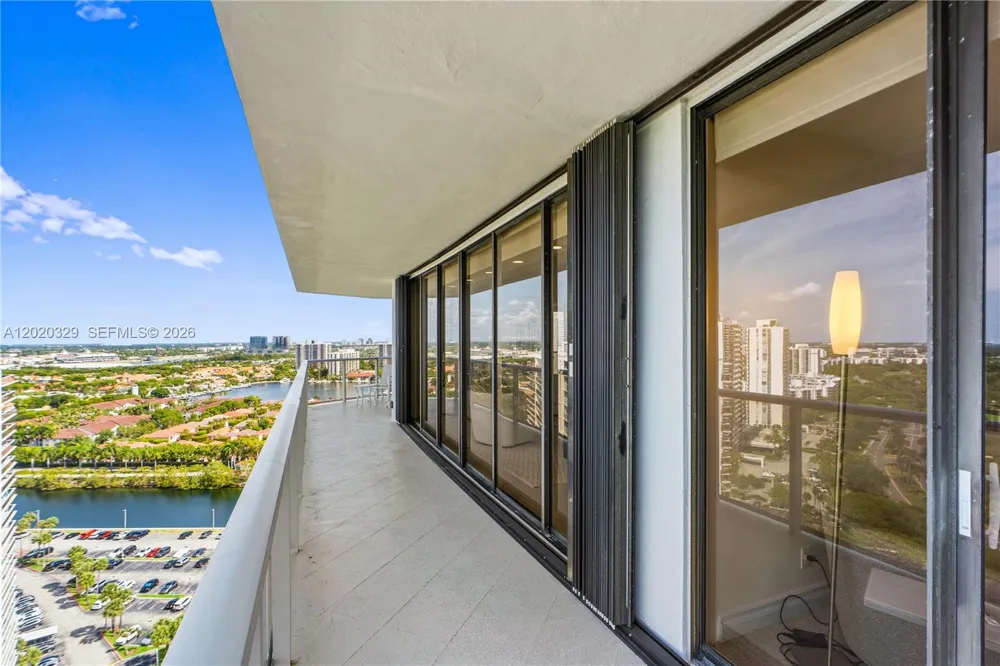 20281 E Country Club Dr #2101 Aventura, FL 33180