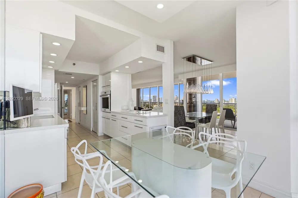 20281 E Country Club Dr #2101 Aventura, FL 33180