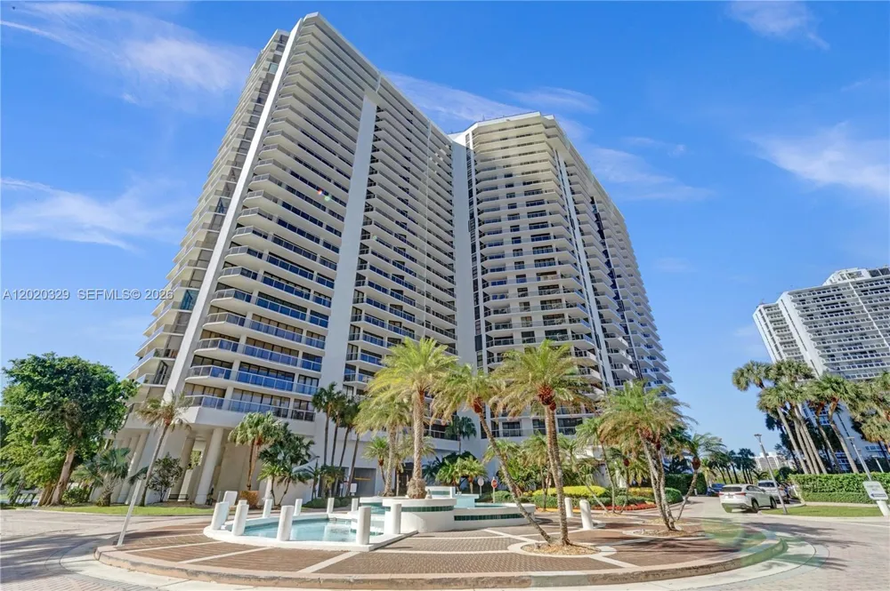20281 E Country Club Dr #2101 Aventura, FL 33180