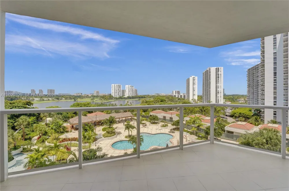 20281 E Country Club Dr #2101 Aventura, FL 33180