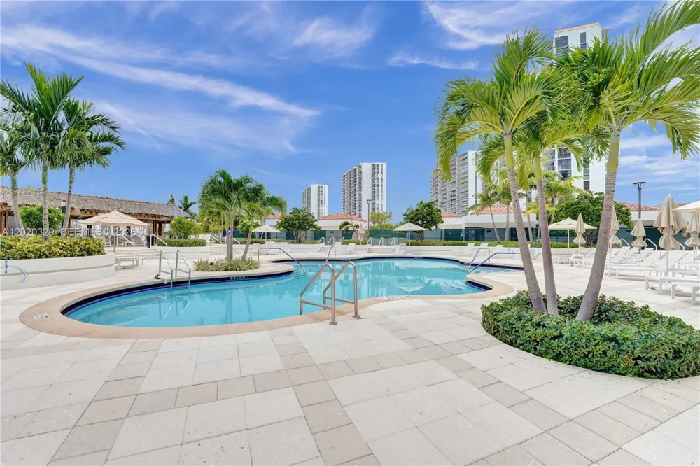 20281 E Country Club Dr #2101 Aventura, FL 33180
