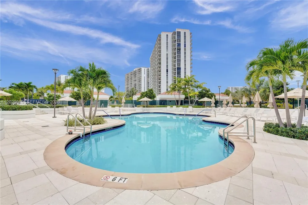 20281 E Country Club Dr #2101 Aventura, FL 33180