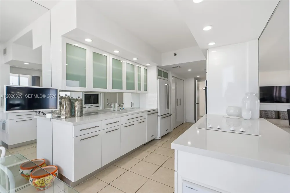20281 E Country Club Dr #2101 Aventura, FL 33180