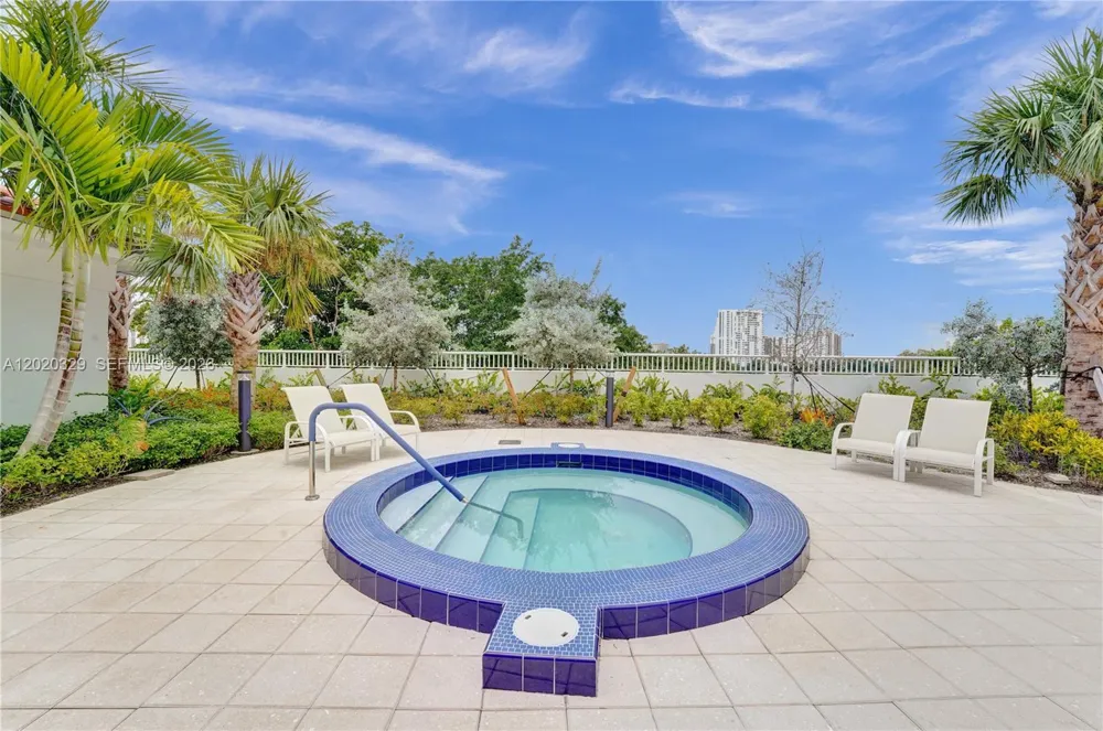 20281 E Country Club Dr #2101 Aventura, FL 33180