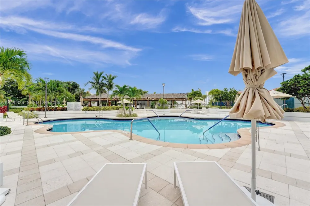20281 E Country Club Dr #2101 Aventura, FL 33180