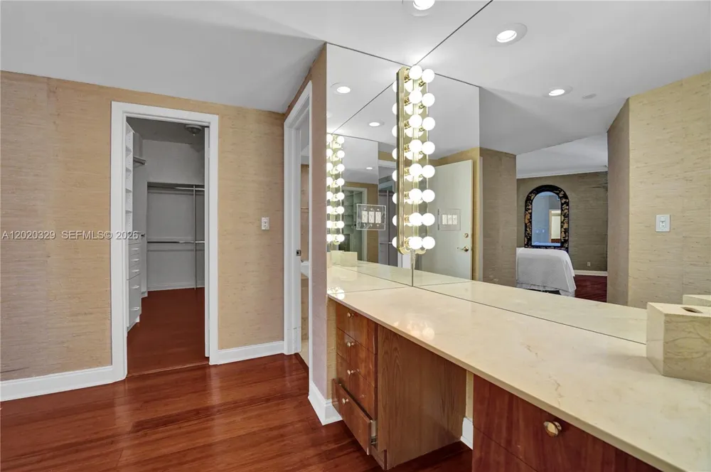 20281 E Country Club Dr #2101 Aventura, FL 33180