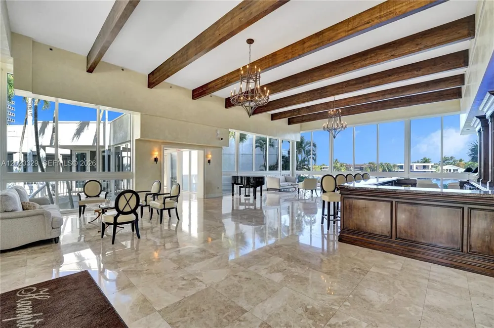 20281 E Country Club Dr #2101 Aventura, FL 33180