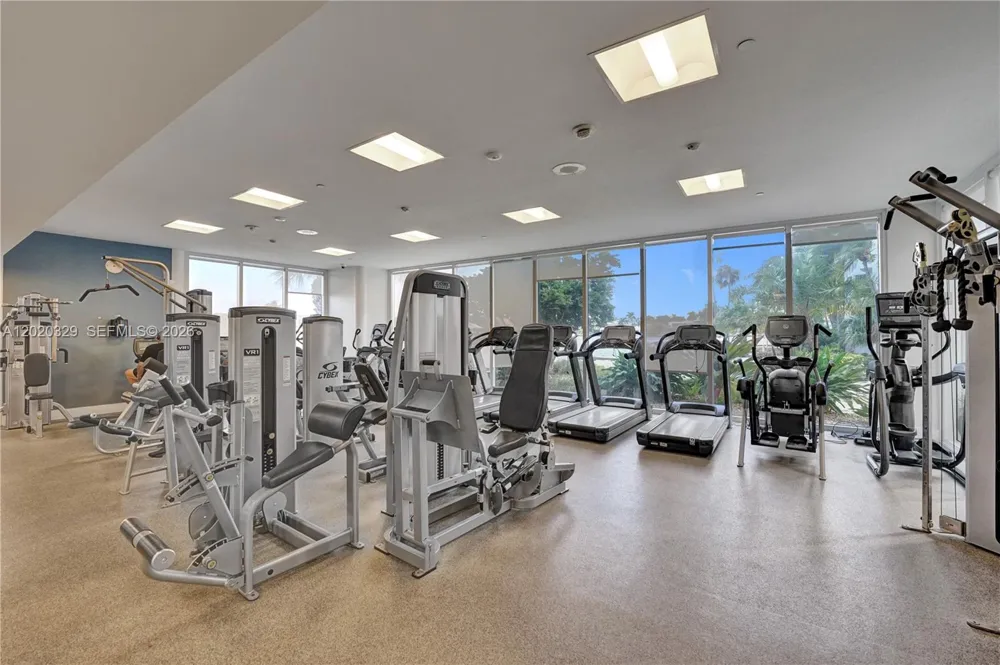 20281 E Country Club Dr #2101 Aventura, FL 33180