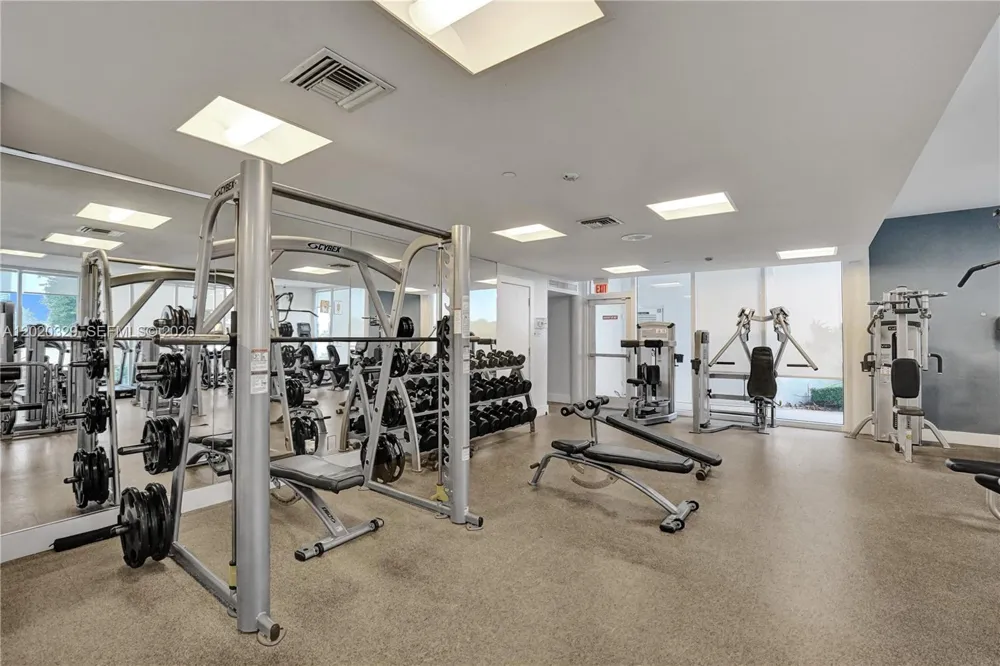 20281 E Country Club Dr #2101 Aventura, FL 33180