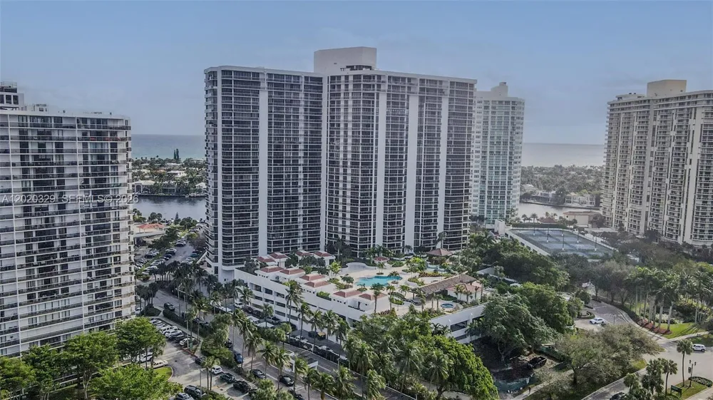 20281 E Country Club Dr #2101 Aventura, FL 33180