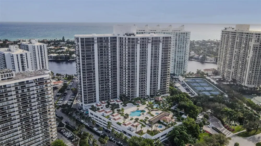 20281 E Country Club Dr #2101 Aventura, FL 33180