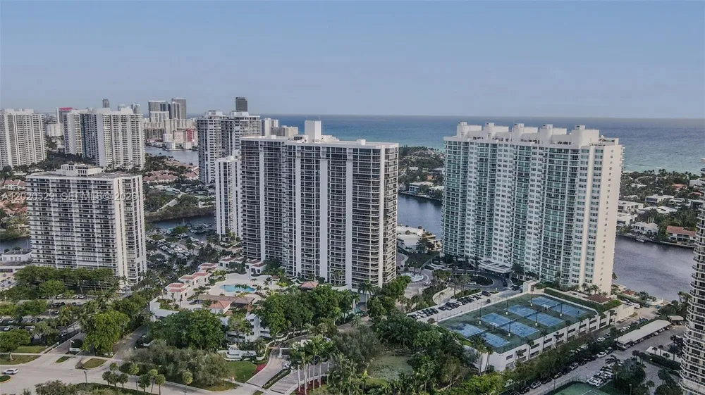 20281 E Country Club Dr #2101 Aventura, FL 33180
