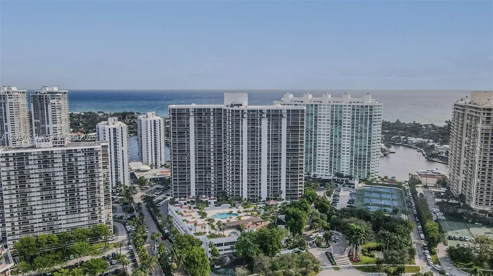 20281 E Country Club Dr #2101 Aventura, FL 33180