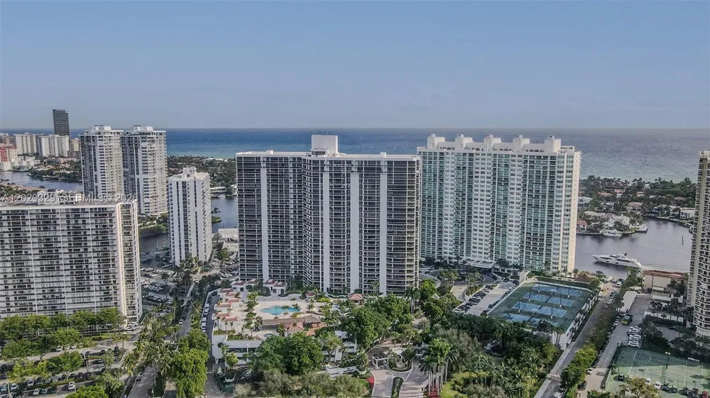 20281 E Country Club Dr #2101 Aventura, FL 33180