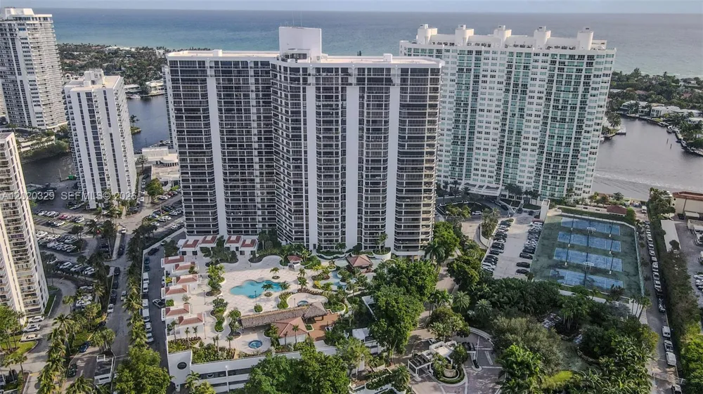 20281 E Country Club Dr #2101 Aventura, FL 33180