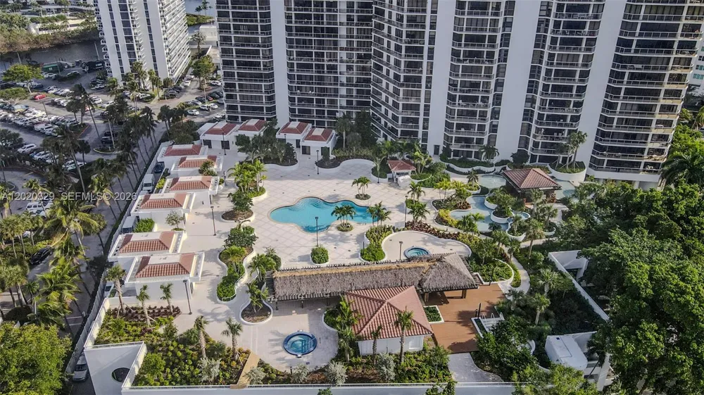 20281 E Country Club Dr #2101 Aventura, FL 33180