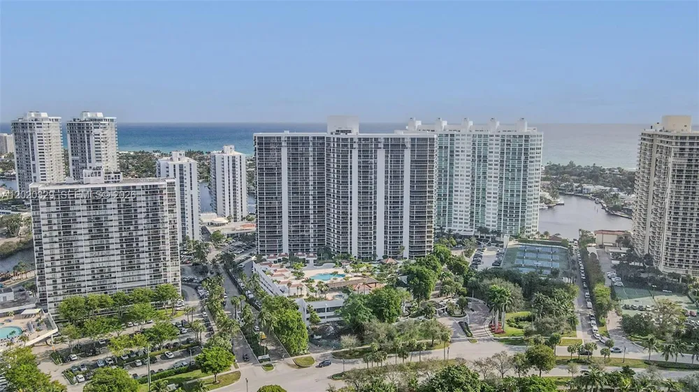 20281 E Country Club Dr #2101 Aventura, FL 33180