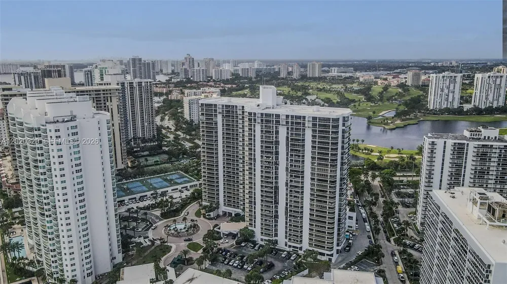 20281 E Country Club Dr #2101 Aventura, FL 33180