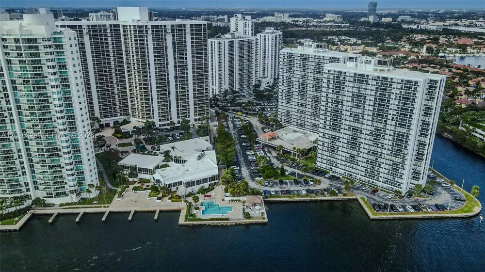 20281 E Country Club Dr #2101 Aventura, FL 33180