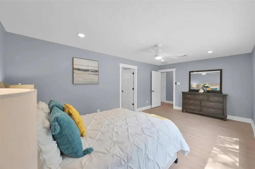 13 Moon Valley Court Panorama Village, TX 77304